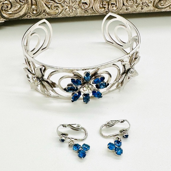 Vintage Sapphire Blue Rhinestone Bracelet & Earrings - Picture 12 of 13